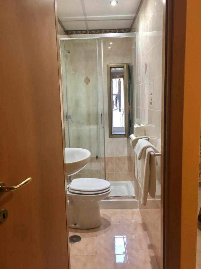 Sun Light Guest House 2 โรม ภายนอก รูปภาพ
